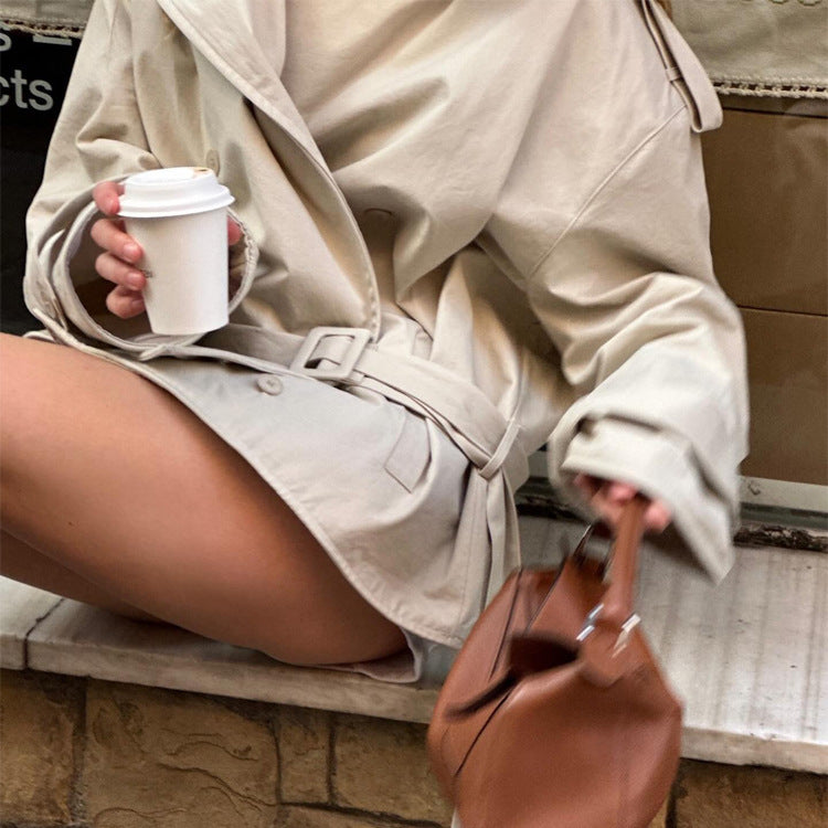 Damen Kurztrenchcoat aus Baumwollmix mit Taillengürtel & Schulterklappen Shop Nory