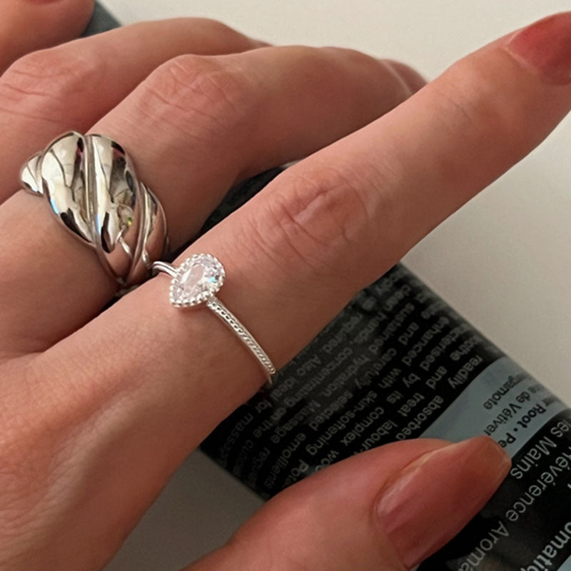 Damenring mit filigranem Kettendesign und funkelndem Kristall Shop Nory