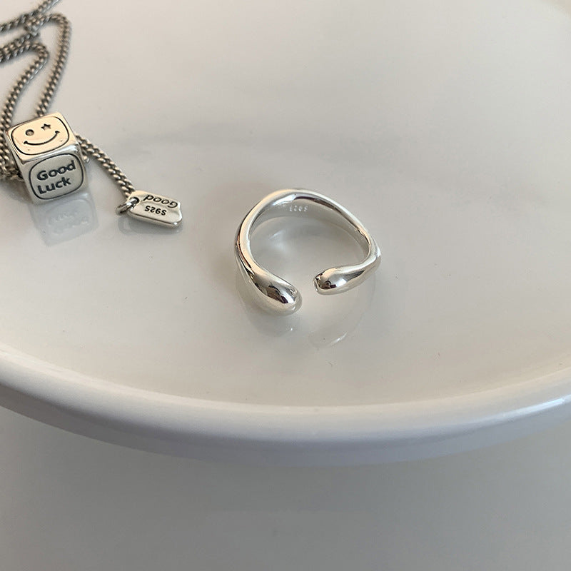 Damenring mit modernem Strukturdesign und feinen Perlenakzenten Shop Nory
