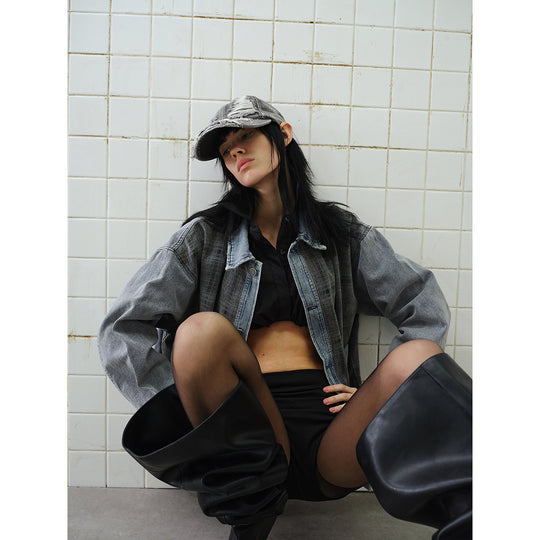 Unisex Boxy-Jeansblouson mit karierter Frontpaneel, kontrastierenden Denim-Ärmeln und Druckknopfleiste Shop Nory