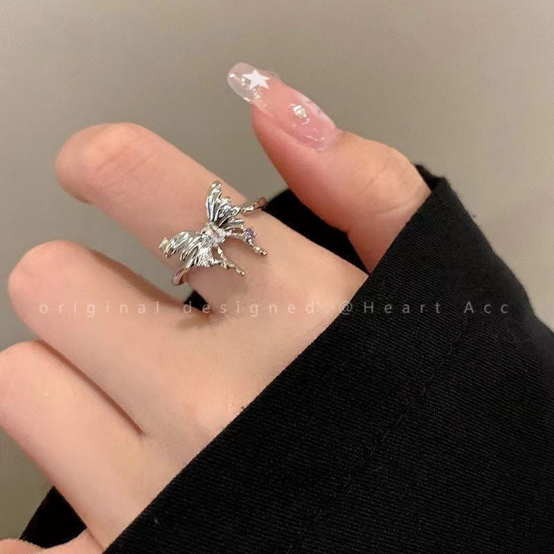 Damen Ring mit elegantem Schmetterlingsdesign und funkelnden Zirkonia Shop Nory