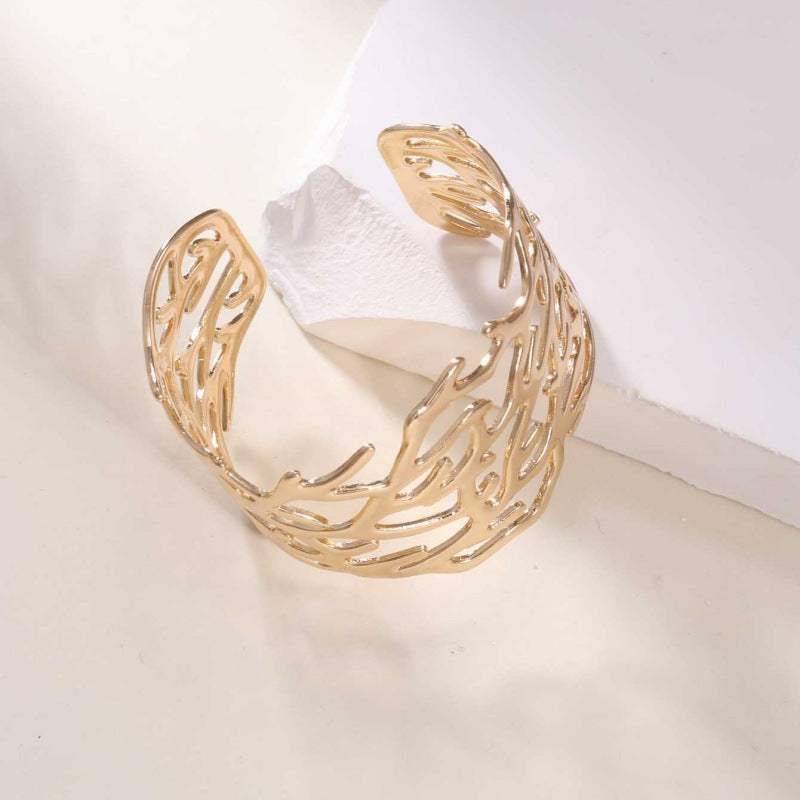 Damen Offener Armreif mit elegantem Wellendesign Shop Nory
