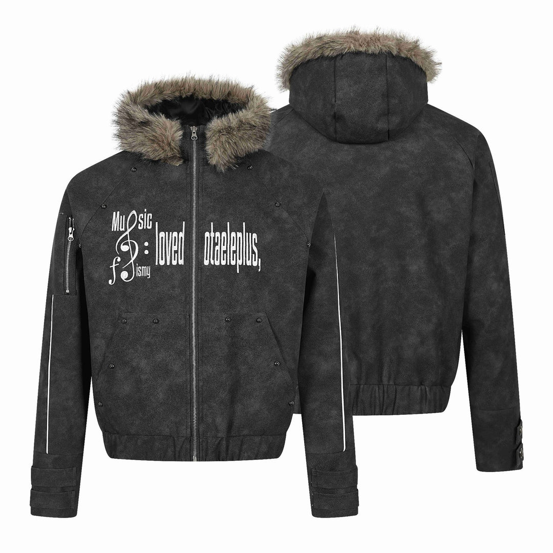 Herren Kurz geschnittener Suede‑Look Bomber mit Kapuze, Kunstfellbesatz und Statement‑Print Shop Nory