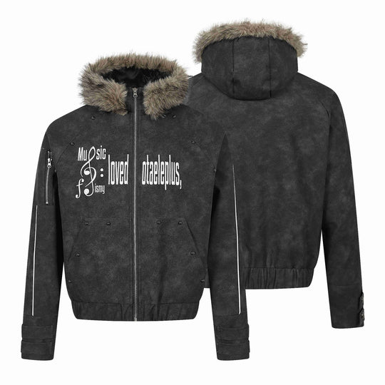 Herren Kurz geschnittener Suede‑Look Bomber mit Kapuze, Kunstfellbesatz und Statement‑Print Shop Nory