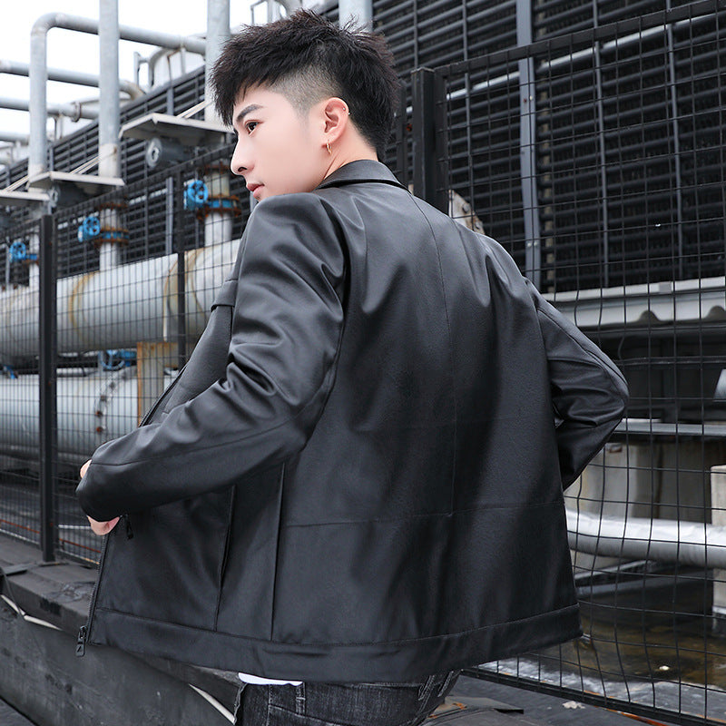 Herren schlanker Kunstleder-Truckerblouson mit Pattentaschen und verdecktem Reißverschluss Shop Nory