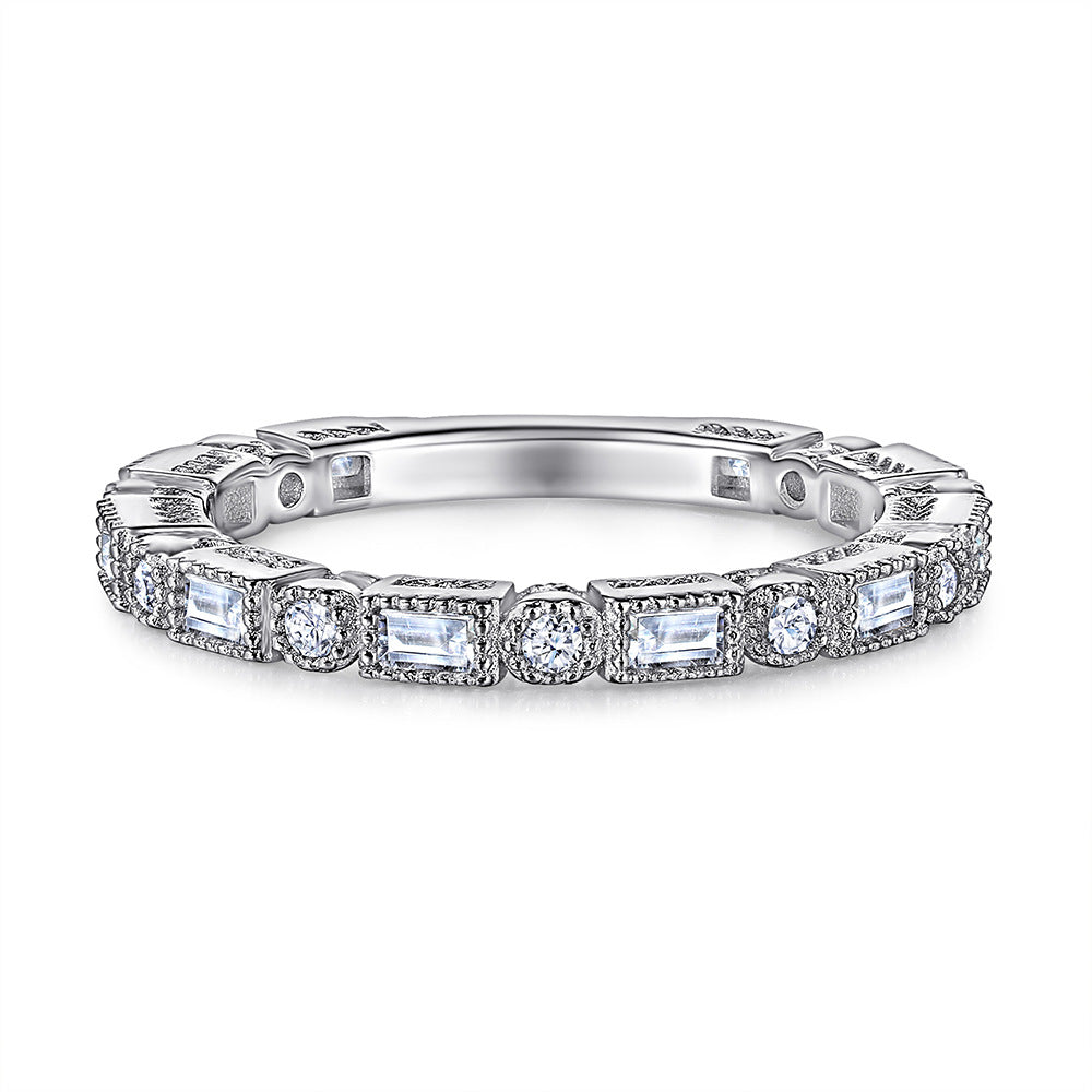 Damen Ring mit funkelnden Zirkonia-Steinen und feiner Detailverarbeitung Shop Nory