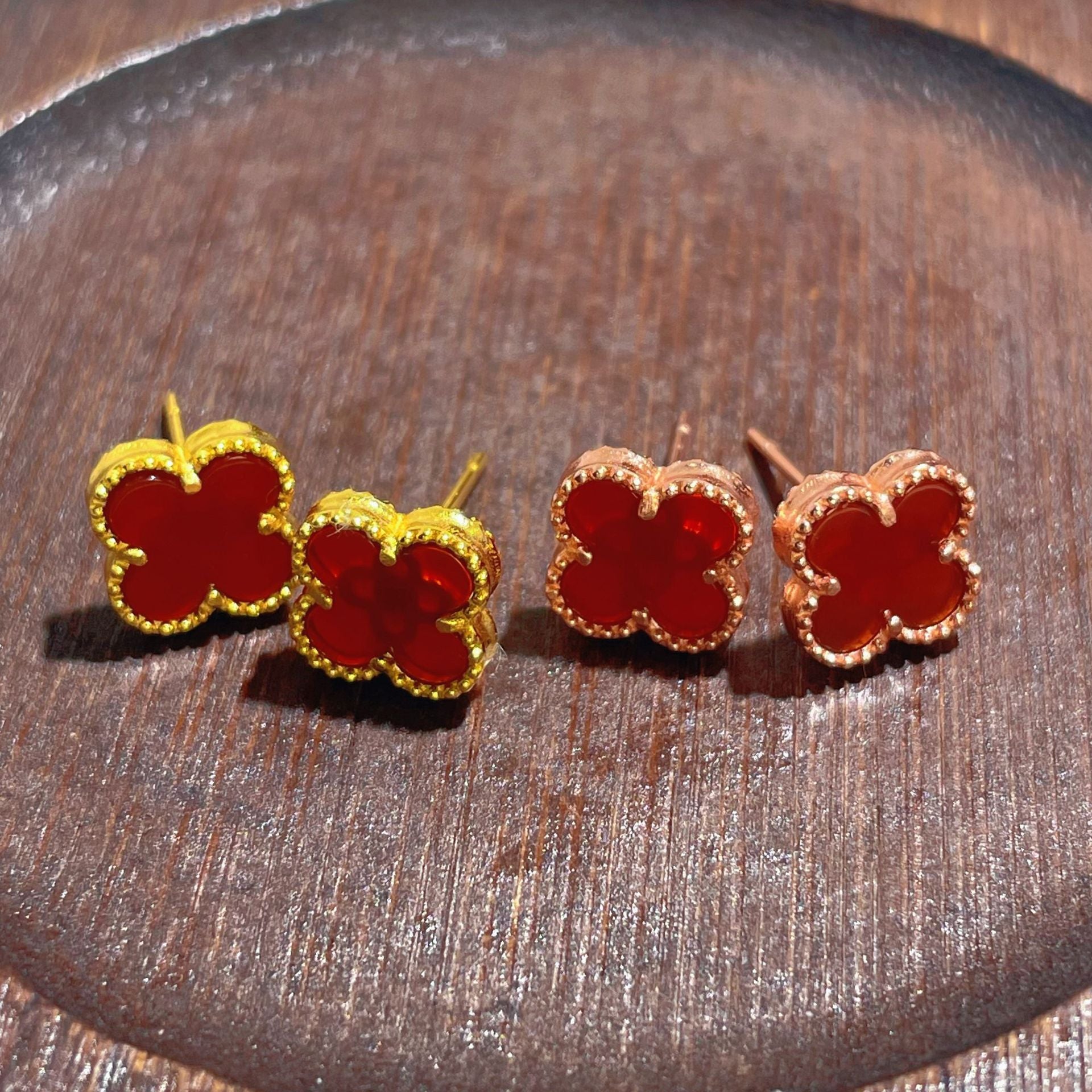 Damen Ohrstecker mit Blumenmotiv und funkelnden Zirkonia Shop Nory