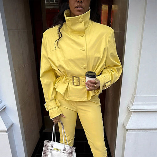 Damen Kurzjacke mit Taillengürtel, hoher Stehkragen und dekorativen Manschetten Shop Nory