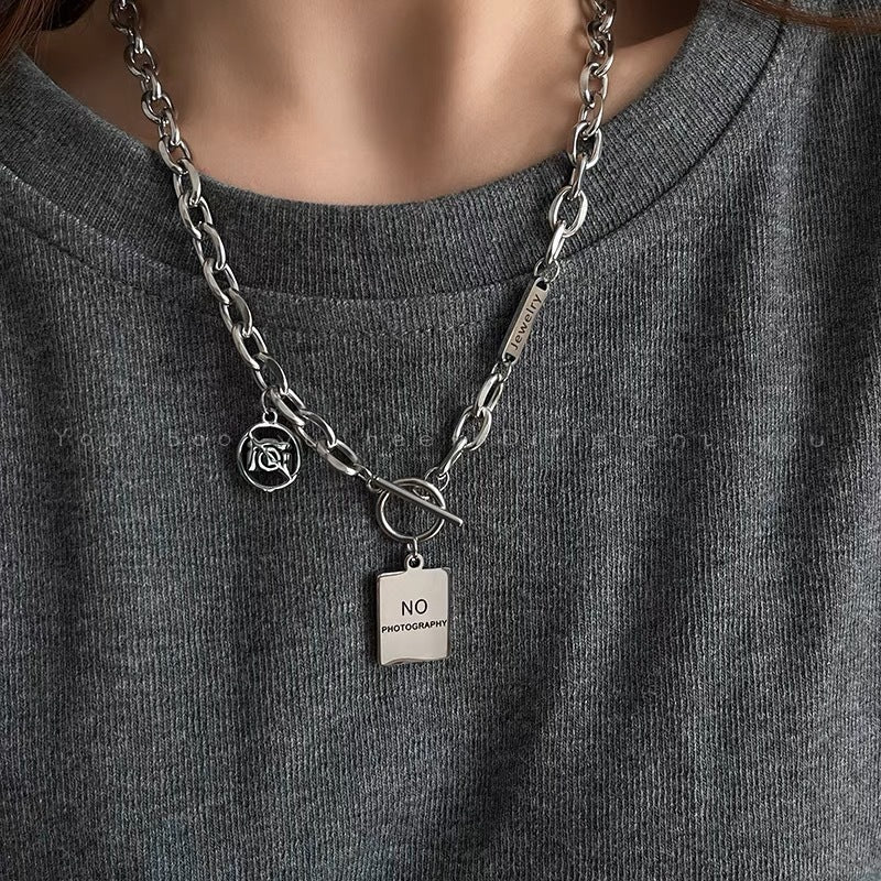 Damen Kette mit einzigartigem Charm und verspieltem Anhänger Shop Nory
