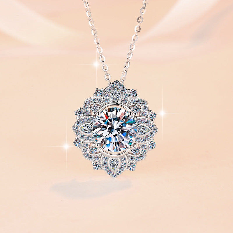 Damen Halskette mit filigranem Anhänger und funkelndem Zirkonia Shop Nory