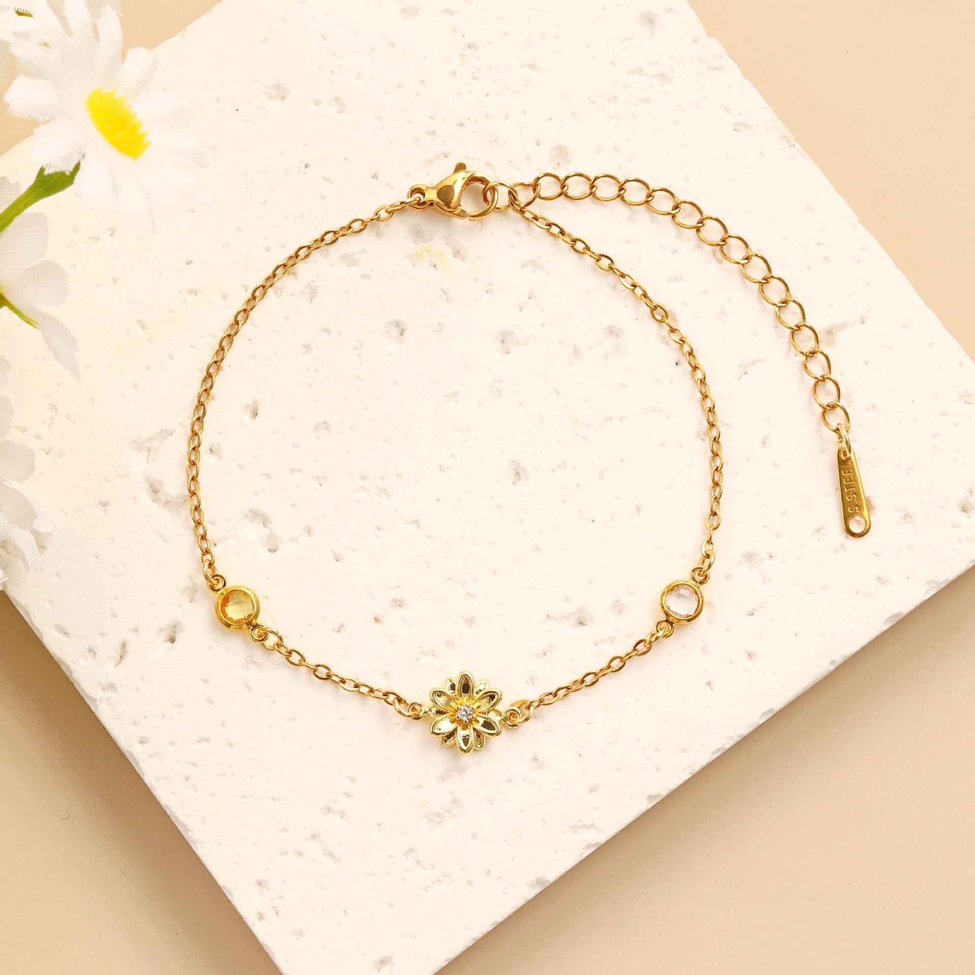 Damen filigranes Armband mit floralem Design Shop Nory