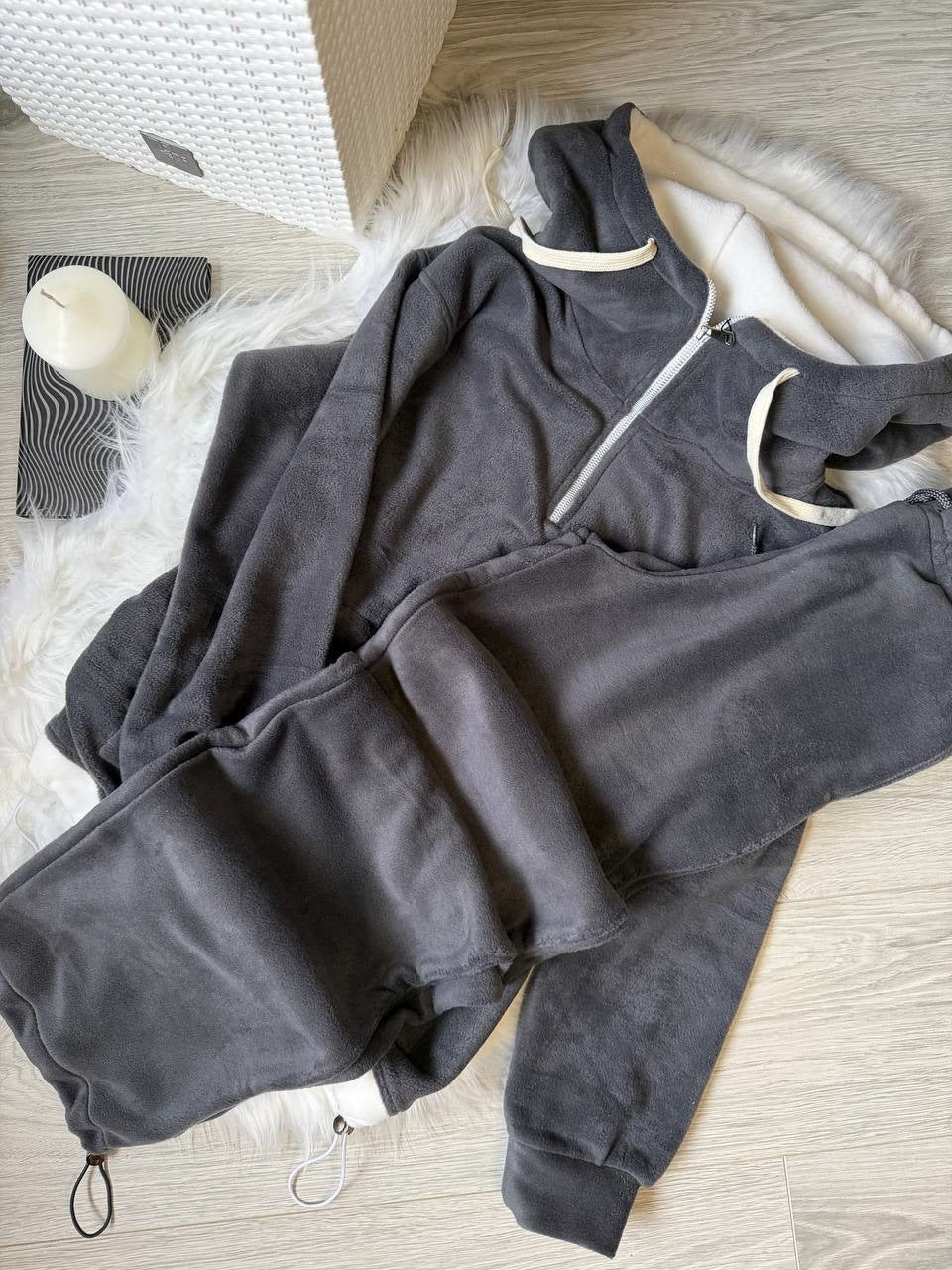 Damen Fleece-Loungewear-Set mit halbem Frontzip, gefütterter Kapuze und hochgeschnittener Komforthose Shop Nory