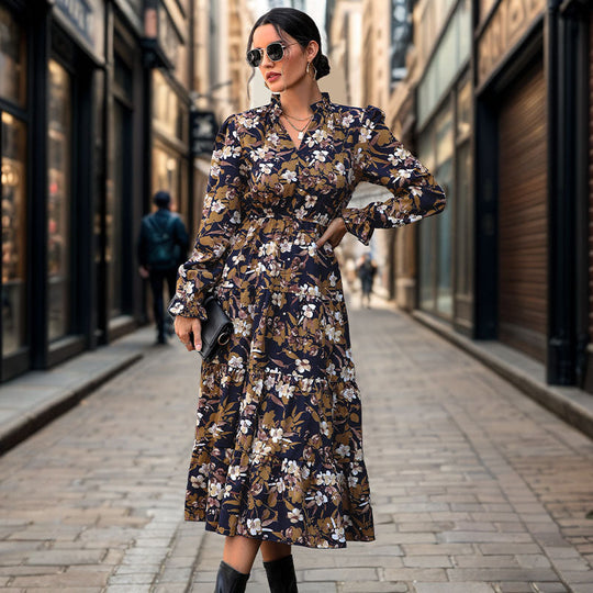 Damen Fließendes Blumen‑Midikleid mit V‑Ausschnitt, Smok‑Taillenband und Stufenrock Shop Nory