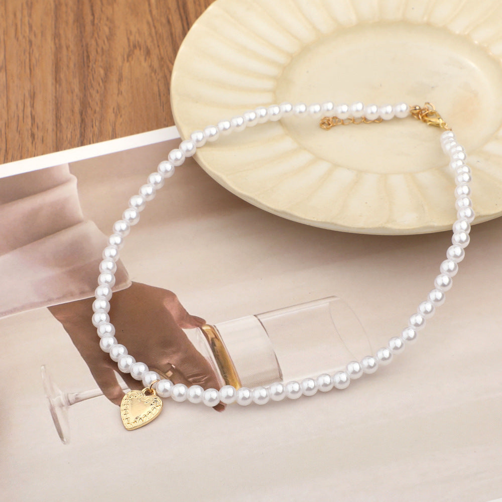 Damen Halskette mit zarten Perlen und charmanten Herzanhänger Shop Nory