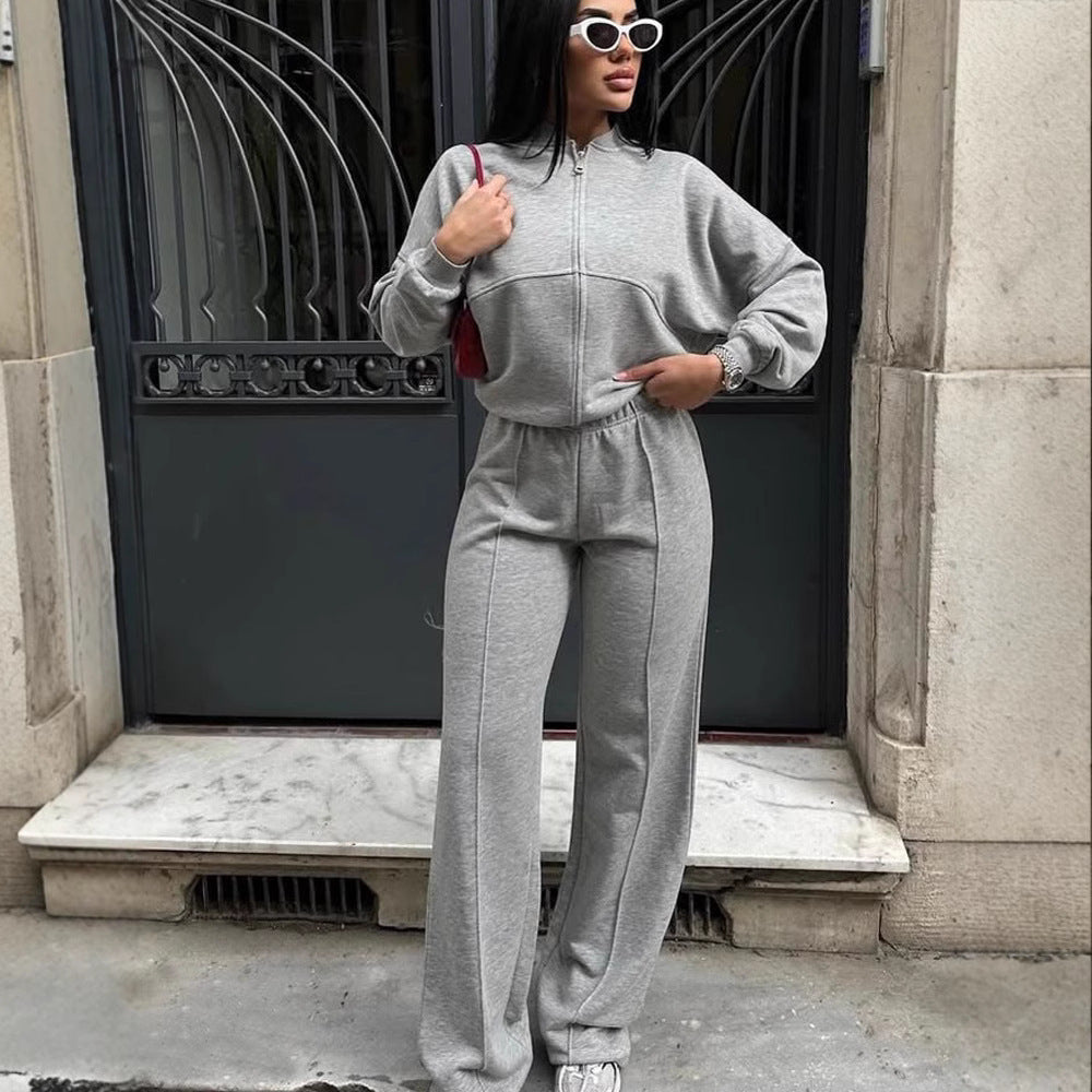 Damen sportive Oversize-Fleecejacke mit diagonaler Reißverschluss-Optik und weit geschnittener High-Waist-Jogginghose Shop Nory