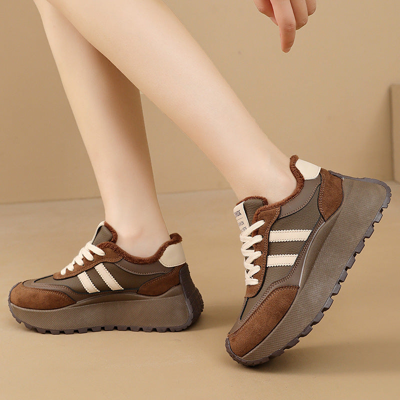 Damen Plateau Sneakers mit weich gefüttert Innenausstattung und modischen Akzenten Shopnory