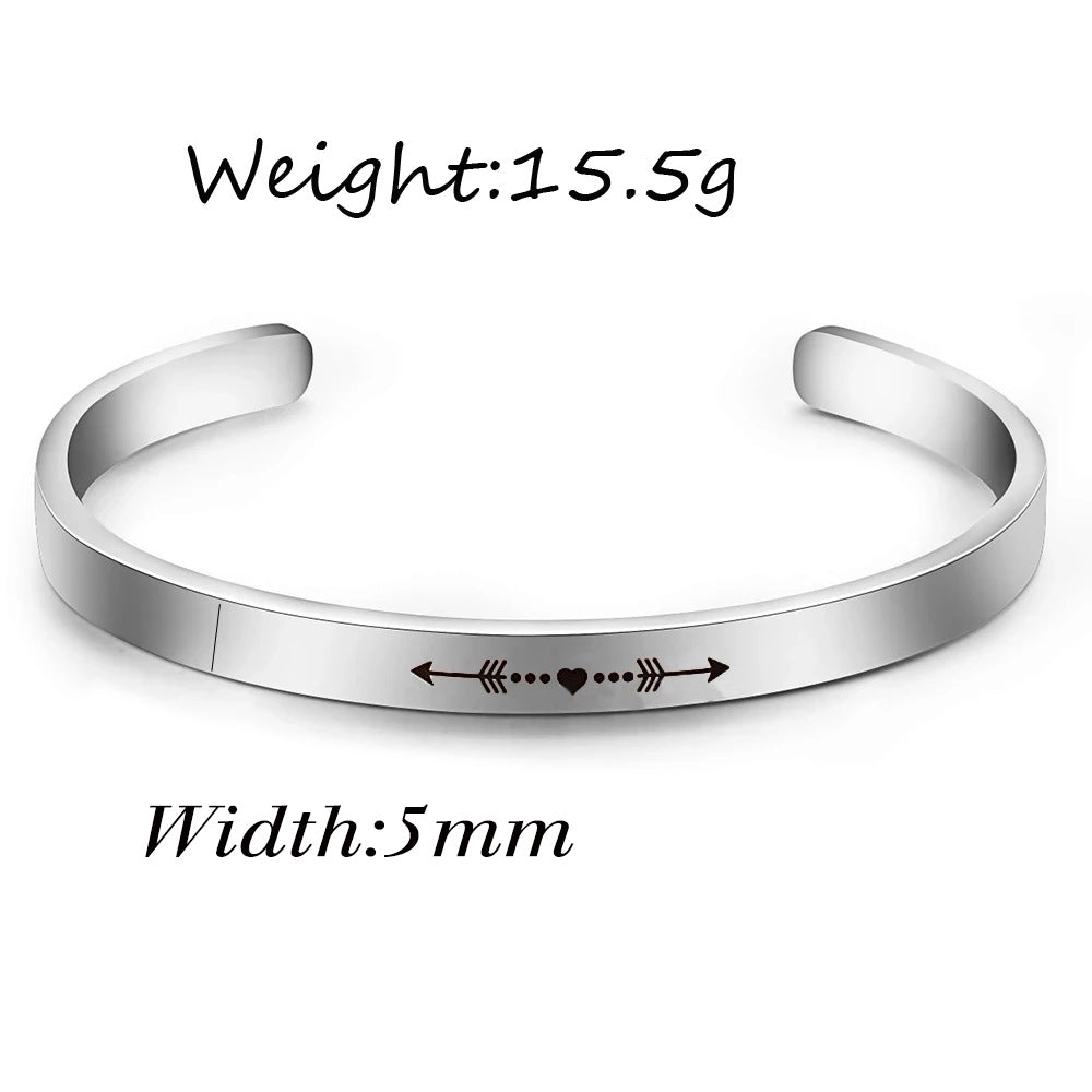 Damen Armreif mit gravierbarem Motiv und Herz-Akzenten Shop Nory