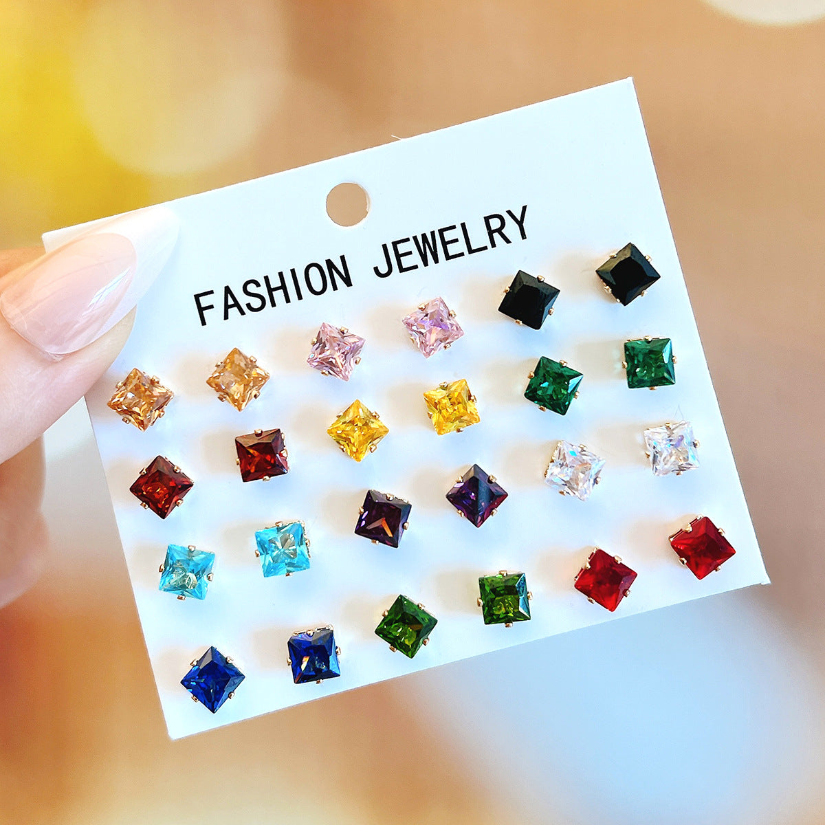 Damen Ohrstecker mit funkelnden Herzdesigns in verschiedenen Farben Shop Nory