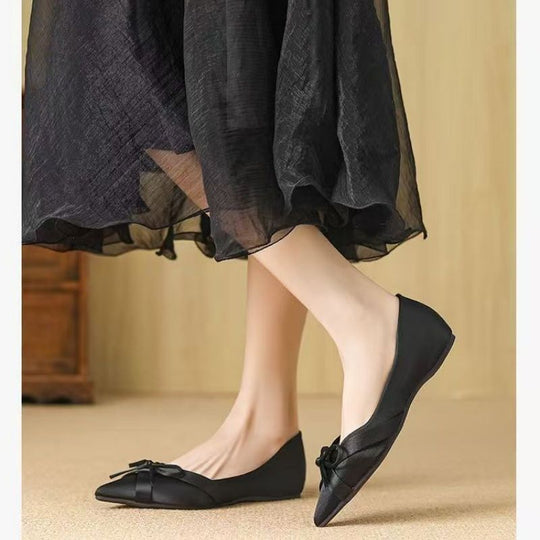 Damen Spitz zulaufende Satin-Ballerinas mit Schleifen-Detail und gepolstertem Komfortfußbett Shop Nory