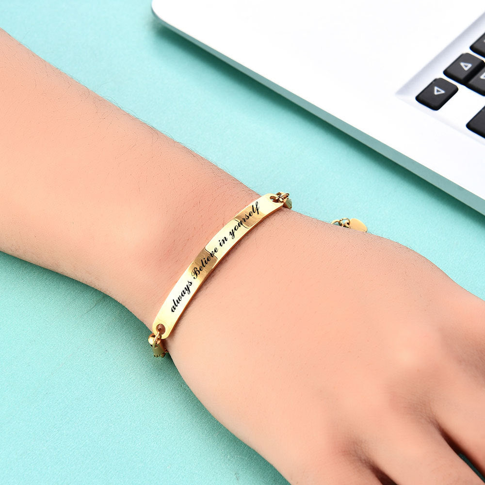 Damen Armband mit gravierbarem Motiv und eleganter Gliederkette Shop Nory