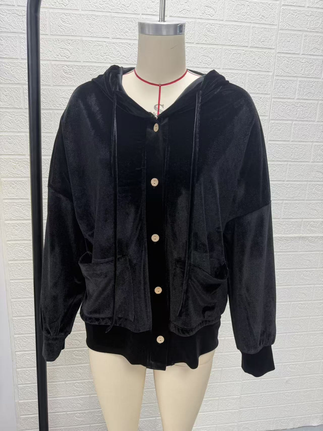 Damen Oversize Kapuzen-Samtjacke mit Knopfleiste und aufgesetzten Taschen Shop Nory