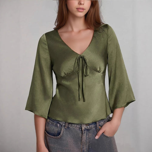 Damen Satinierte Bluse mit V‑Ausschnitt, geraffter Büstenteil und ausgestellten 3/4‑Ärmeln Shop Nory