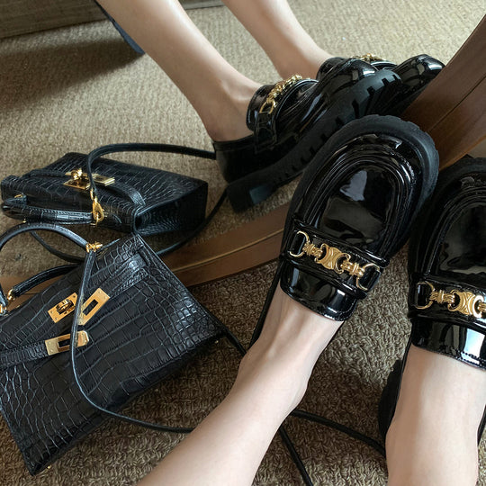 Damen Patentleder‑Plateau‑Loafer mit Goldkettchen und profilierter Lugsohle Shop Nory