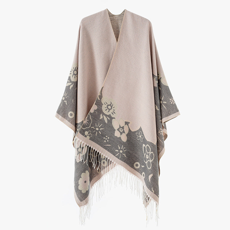 Damen Überwurfponcho im Kimono‑Stil aus Jacquardstrick mit floralem Bordürenmotiv und Fransensaum Shop Nory