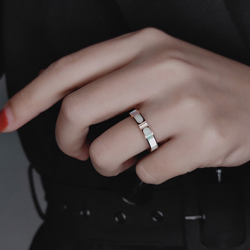 Damen eleganter Ring mit filigranem Design und Zirkonia-Besatz Shop Nory