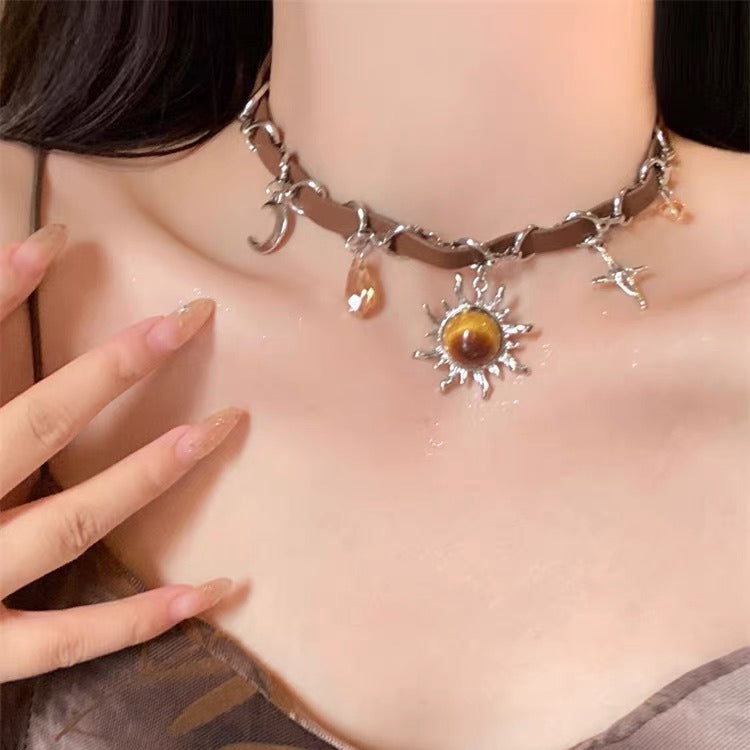 Damen Halskette mit einzigartigem Sonnen-Design und handgefertigten Elementen Shop Nory