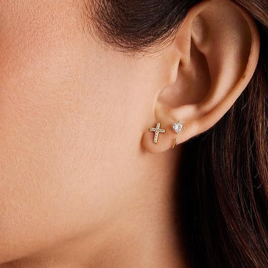 Damen Ohrstecker mit strahlendem Kreuzdesign und funkelnden Zirkonia Shop Nory