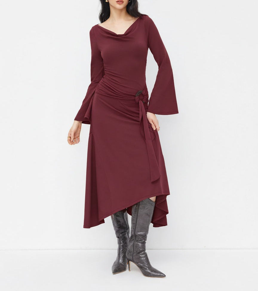 Damen Asymmetrisches Midikleid mit Wasserfallkragen, Glockenärmeln und seitlichem Ringdetail Shop Nory