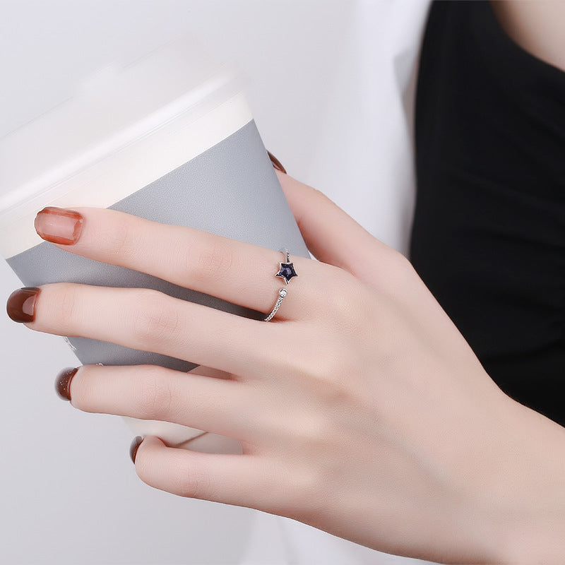 Damen Ring mit funkelndem Sternenanhänger und modernen Inspirationen Shop Nory