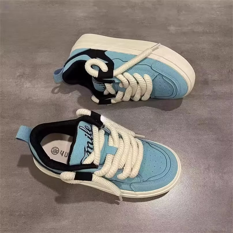 Damen Sneakers mit innovativem Schnürdesign und bequemer Dämpfung