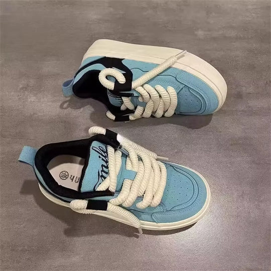 Damen Sneakers mit innovativem Schnürdesign und bequemer Dämpfung