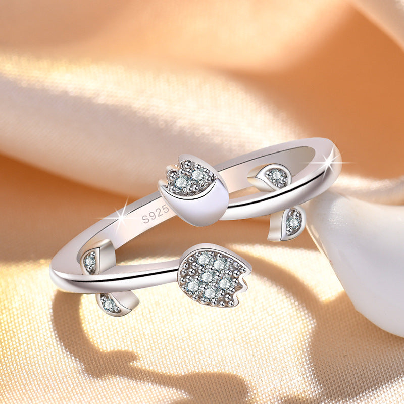 Damenring mit kunstvollem floralem Design und funkelnden Zirkonia Shop Nory