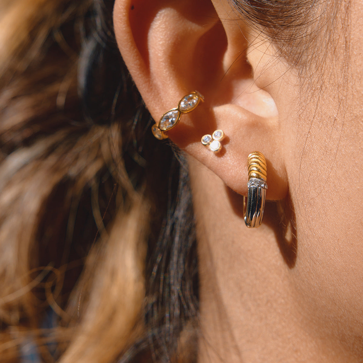 Damen Creolen mit funkelnden Zirkonia und modernem Doppelringdesign Shop Nory