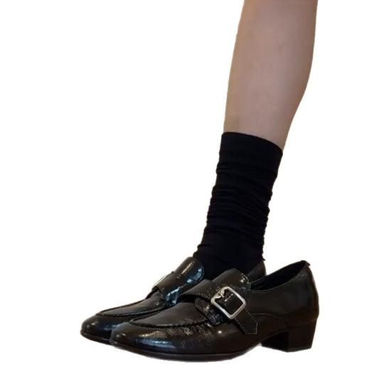 Damen Loafer mit poliertem Finish, dekorativer Metallschnalle und niedrigem Blockabsatz Shop Nory
