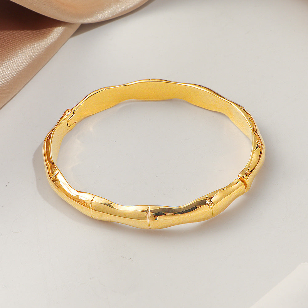 Frauen Sculptural Gold Armreif Shop Nory