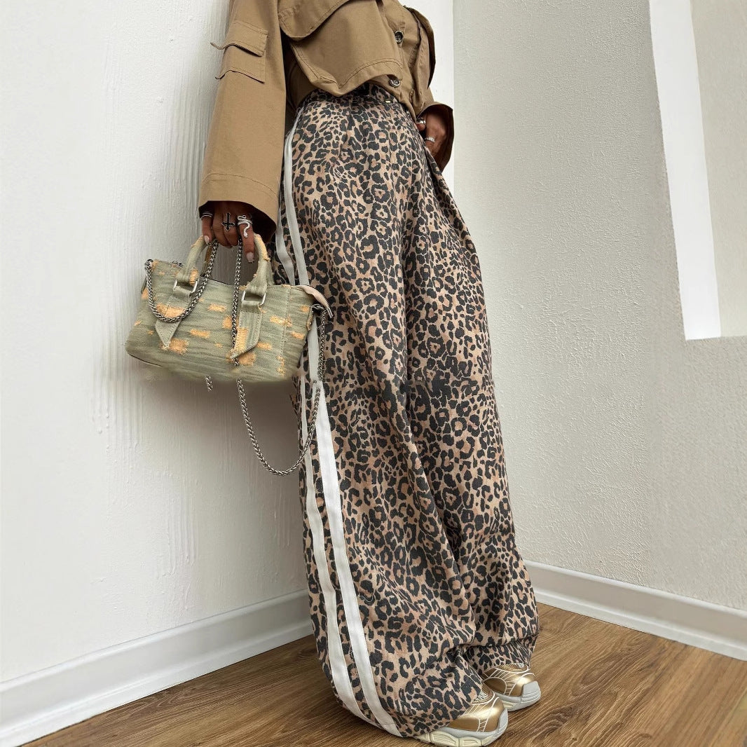Damen weite Leoparden-Trackpants mit elastischem Bund und seitlichen Kontraststreifen Shop Nory