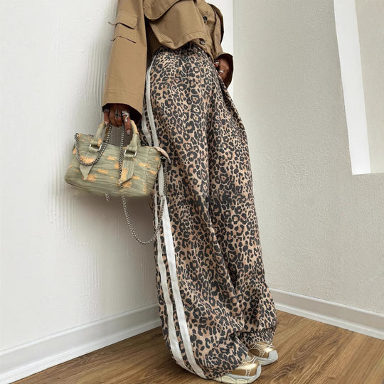 Damen weite Leoparden-Trackpants mit elastischem Bund und seitlichen Kontraststreifen Shop Nory