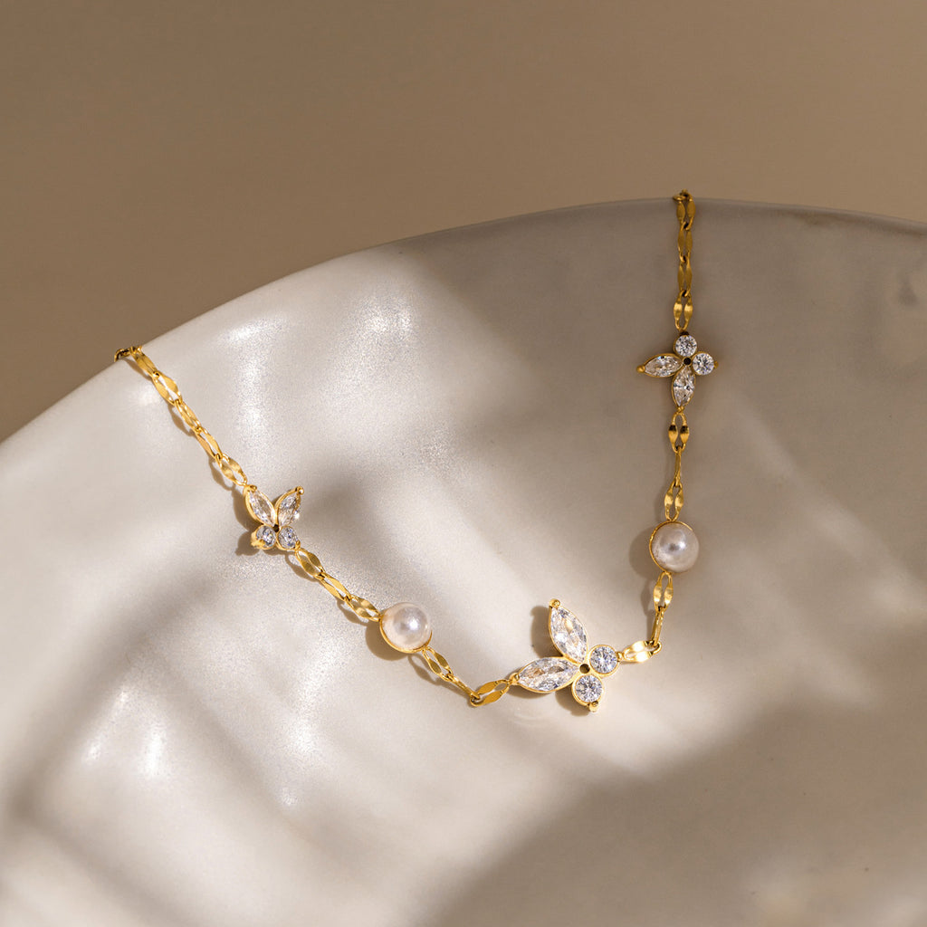 Damen Armband mit eleganten Perlen- und Kristallakzenten Shop Nory