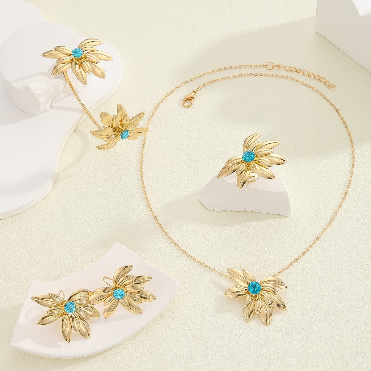 Damen Schmuckset mit floralen Akzenten Shop Nory