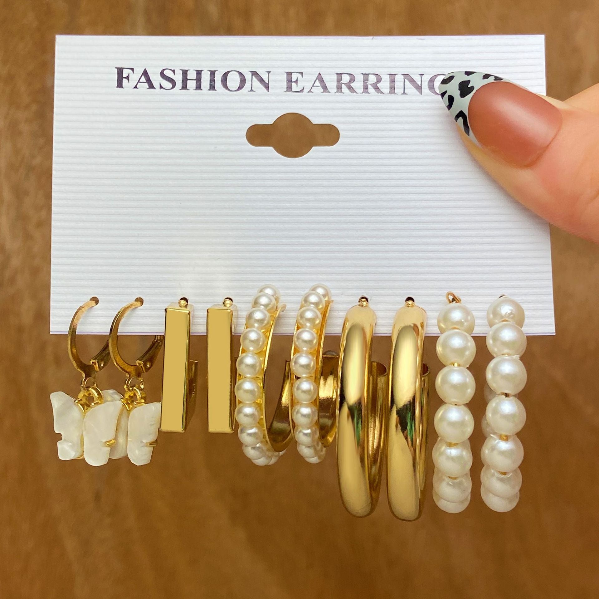 Damen Ohrringe Set mit eleganten Perlen und modernem Design Shop Nory