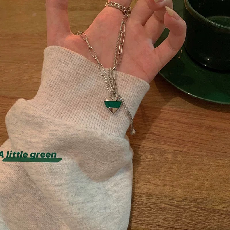 Damen Halskette mit modernem, geometrischem Herzanhänger und stilvollen Gliederketten Shop Nory