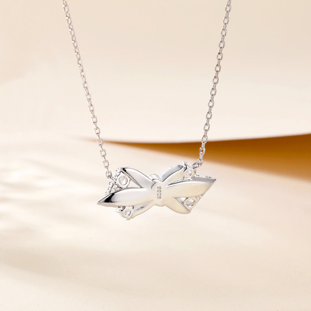 Damen Anhänger-Halskette im eleganten Schleifen-Design mit funkelnden Kristallen Shop Nory