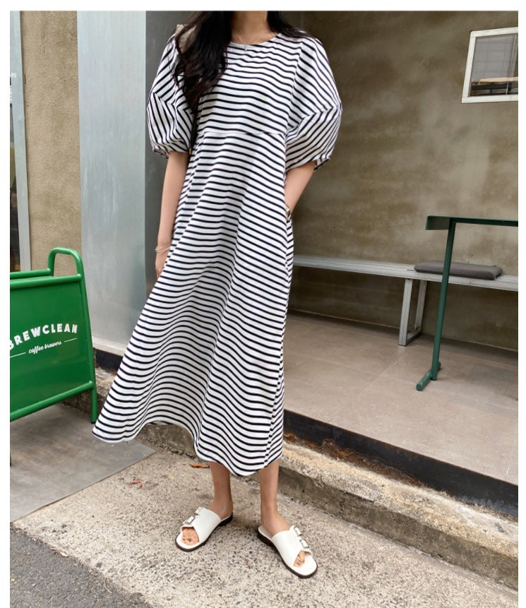 Damen Gestreiftes Midikleid mit A‑Linie, überschnittenen Schultern und voluminösen 3/4‑Ärmeln Shop Nory