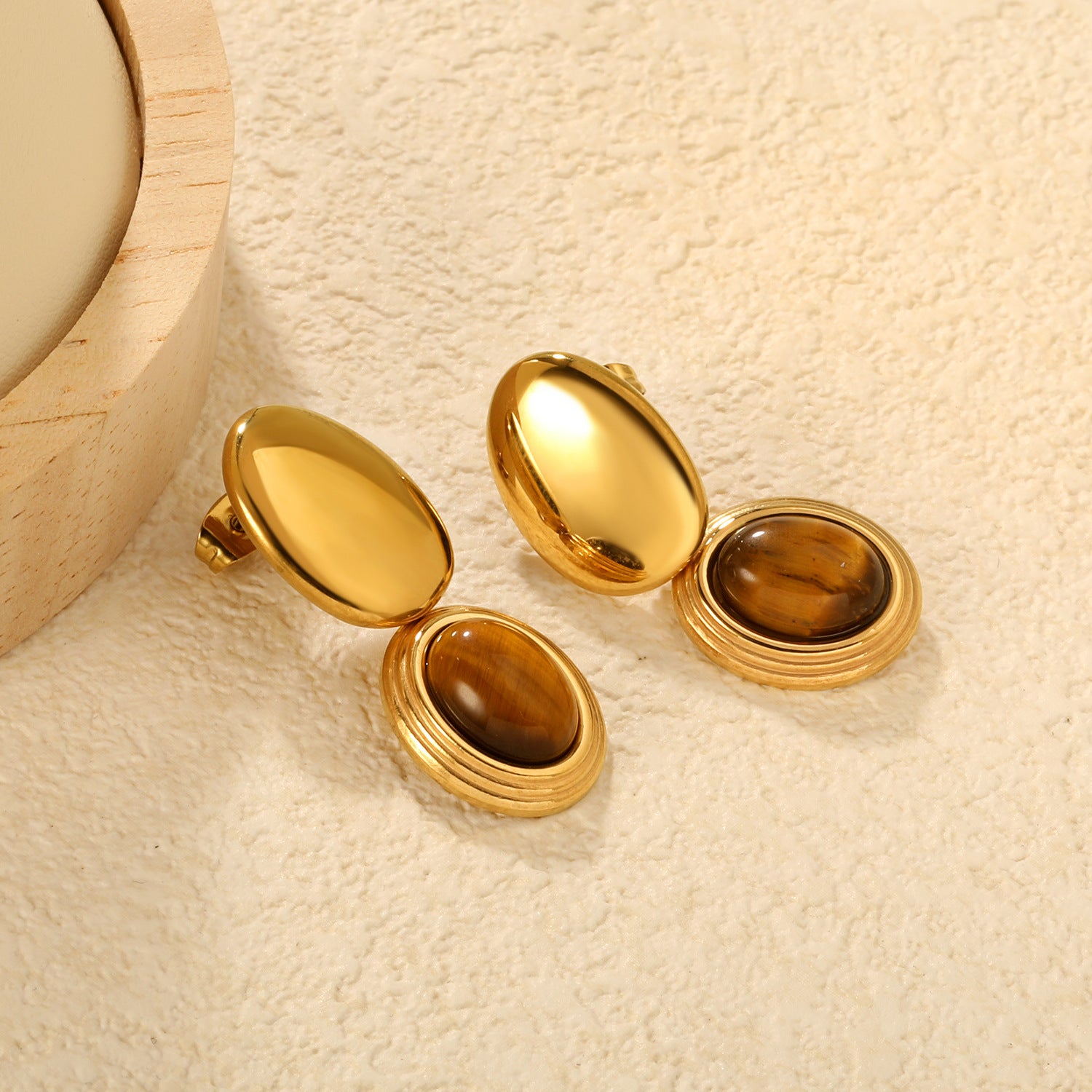 Damen Hängende Ohrstecker mit ovalem Tigerauge und elegantem goldfarbenem Rahmen Shop Nory