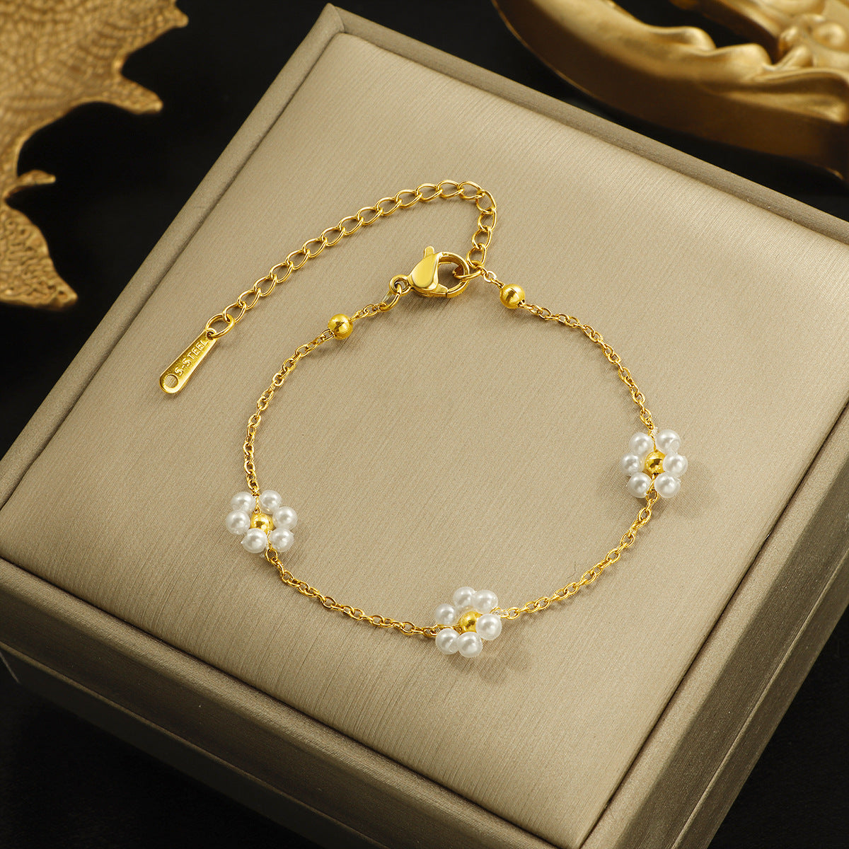 Damen elegante Halskette mit floralem Perlen-Design Shop Nory