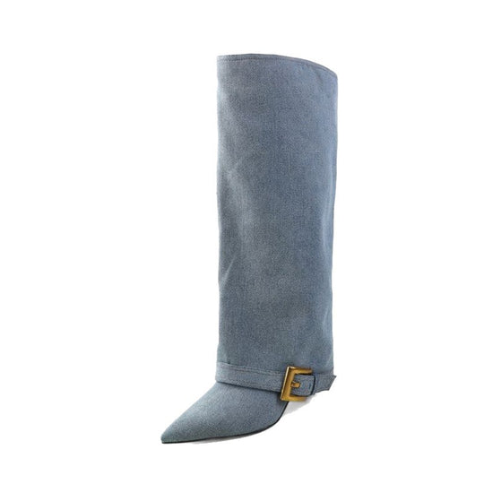 Damen Schafthohe Slouch‑Stiefel mit spitzer Zehenform, schmalem Absatz und Zierschnallenmanschette Shop Nory